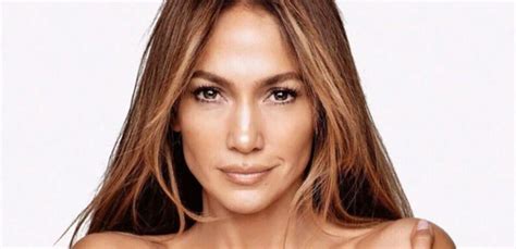 jennifer lopez nudo|Jennifer Lopez, 53, strips completely naked and looks more。